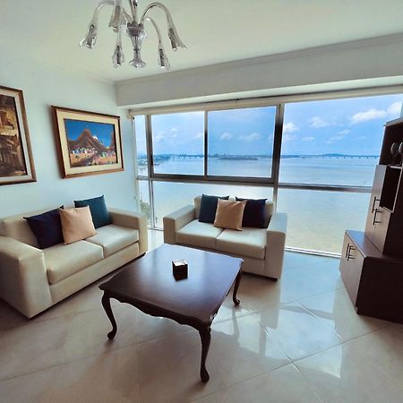 Suite Frente Al Rio En Puerto Santa Ana Riverfront جواياكيل المظهر الخارجي الصورة