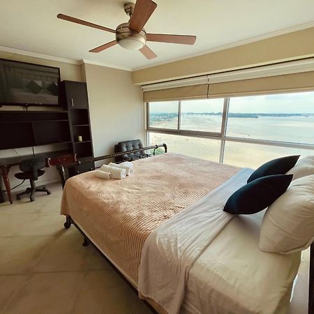 Suite Frente Al Rio En Puerto Santa Ana Riverfront جواياكيل المظهر الخارجي الصورة