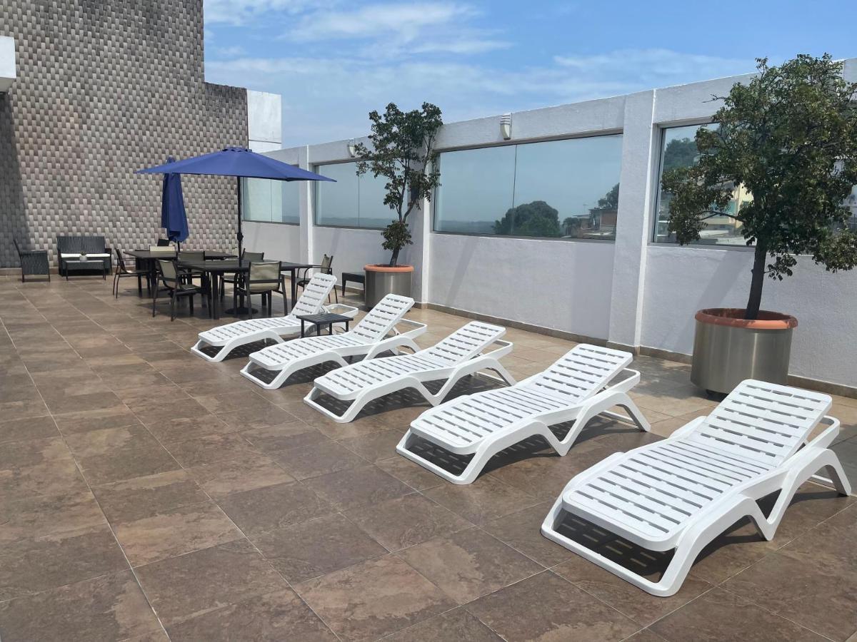 Suite Frente Al Rio En Puerto Santa Ana Riverfront جواياكيل المظهر الخارجي الصورة