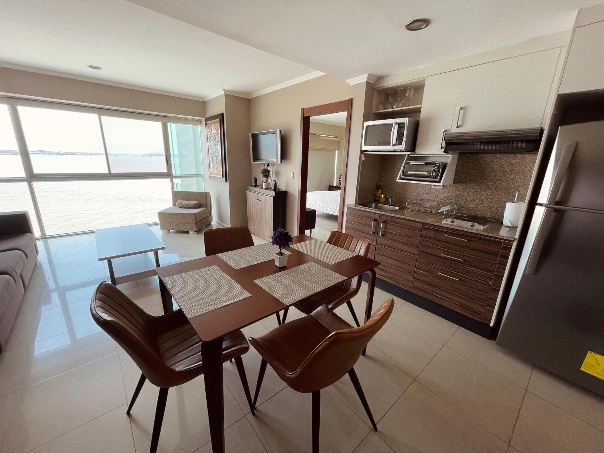 Suite Frente Al Rio En Puerto Santa Ana Riverfront جواياكيل المظهر الخارجي الصورة