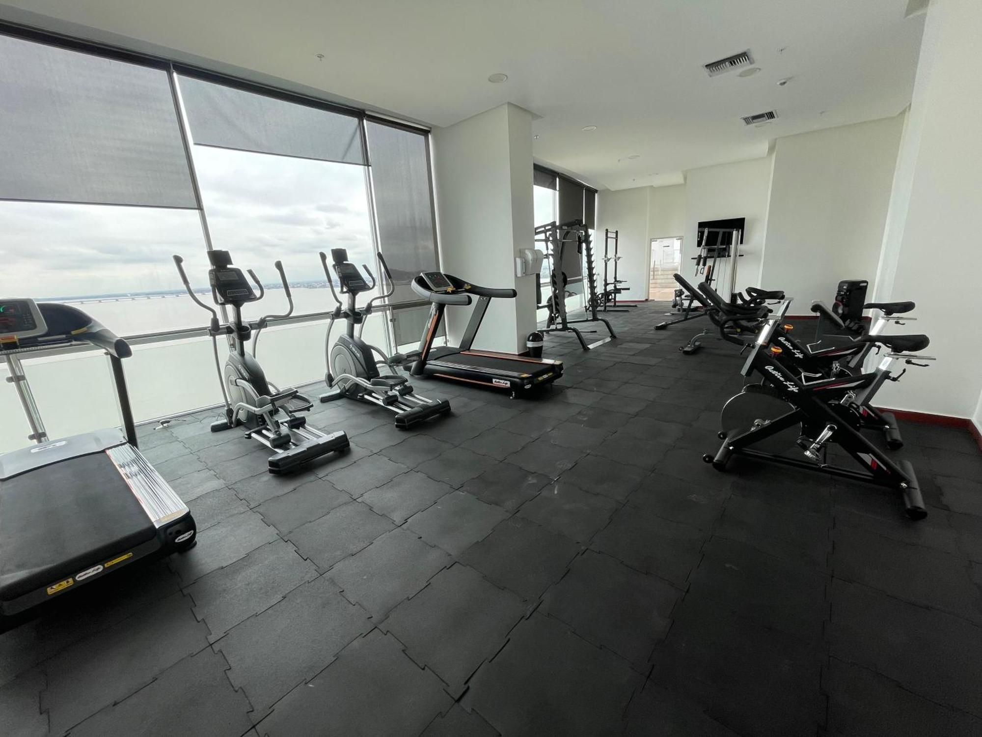 Suite Frente Al Rio En Puerto Santa Ana Riverfront جواياكيل المظهر الخارجي الصورة