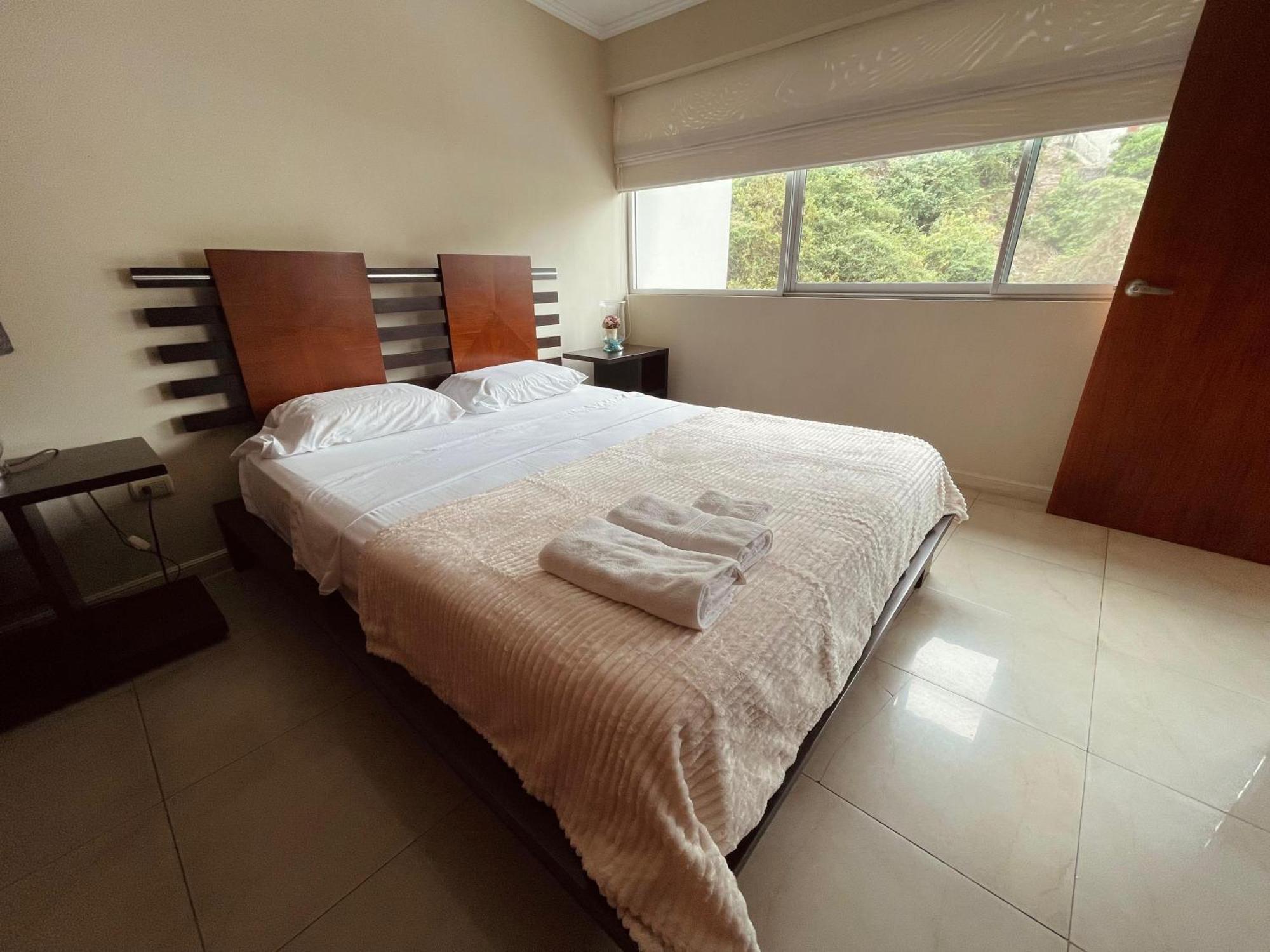 Suite Frente Al Rio En Puerto Santa Ana Riverfront جواياكيل المظهر الخارجي الصورة