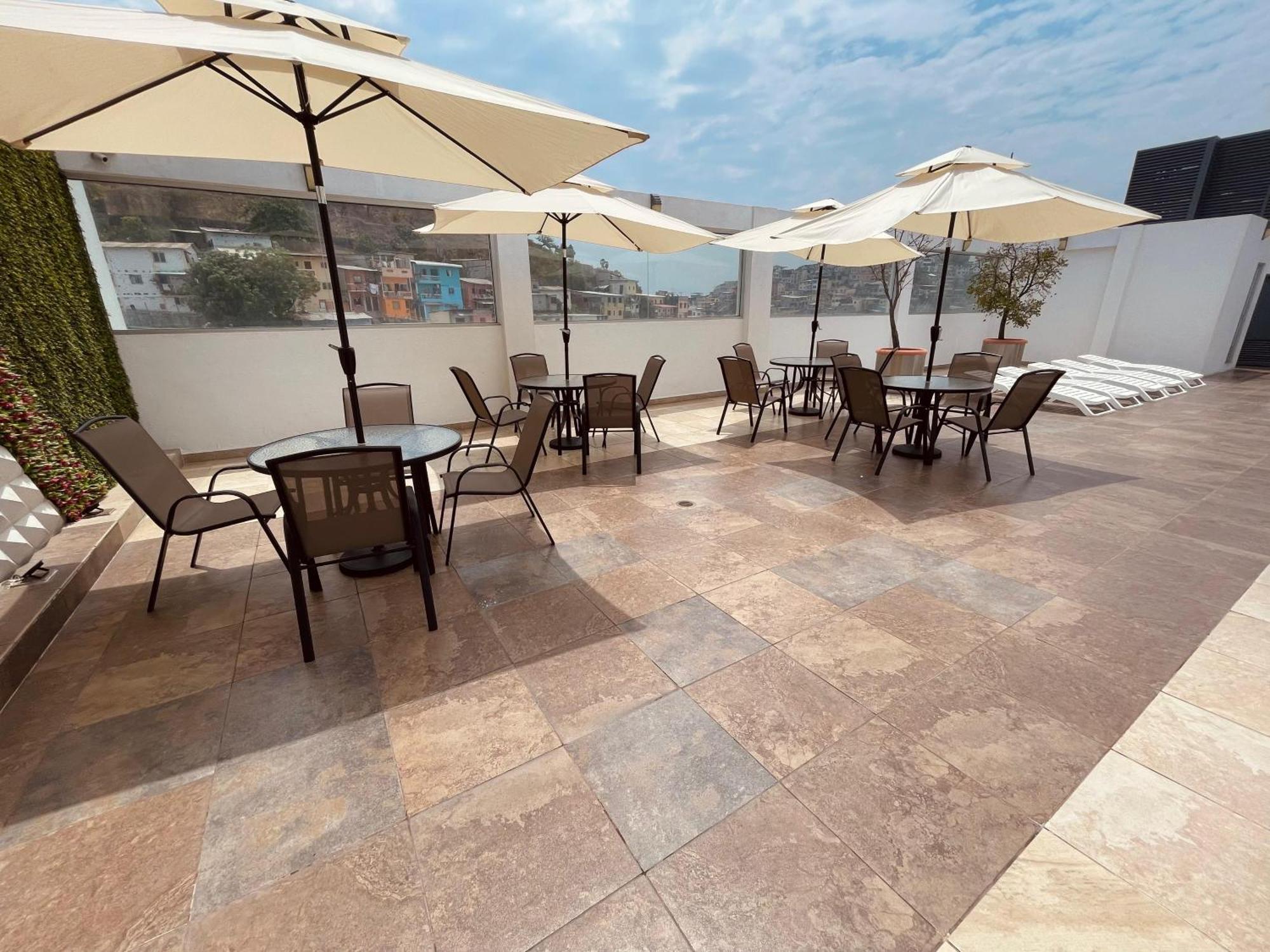 Suite Frente Al Rio En Puerto Santa Ana Riverfront جواياكيل المظهر الخارجي الصورة