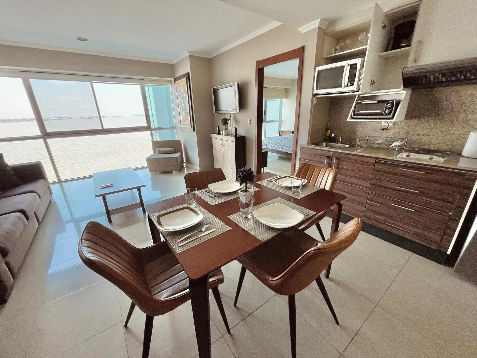 Suite Frente Al Rio En Puerto Santa Ana Riverfront جواياكيل المظهر الخارجي الصورة
