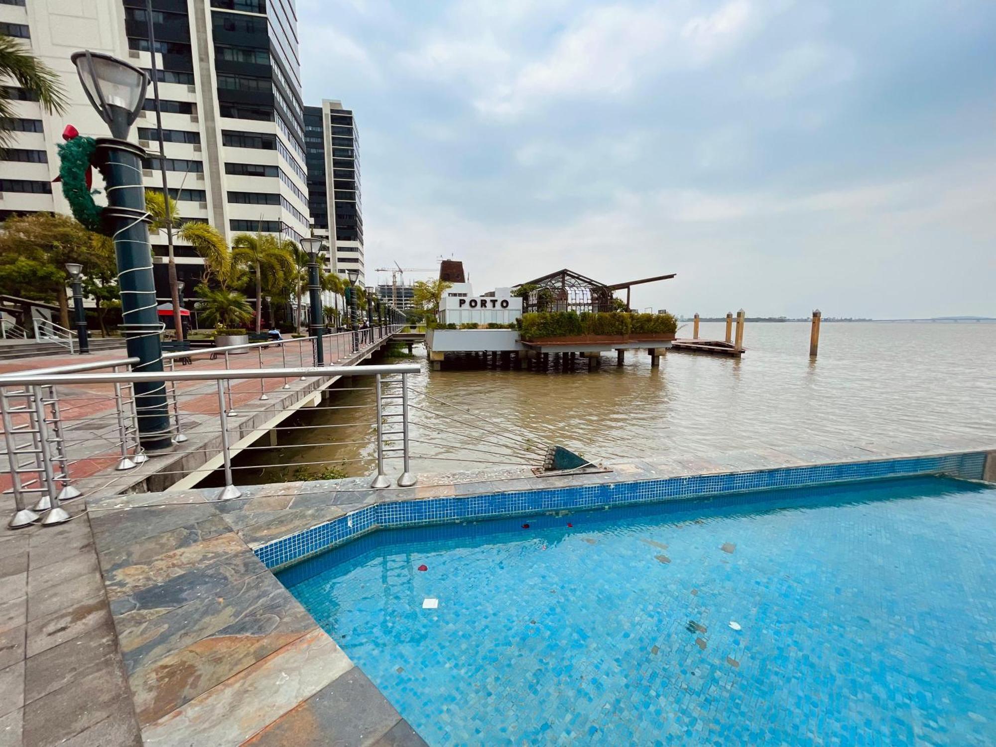 Suite Frente Al Rio En Puerto Santa Ana Riverfront جواياكيل المظهر الخارجي الصورة