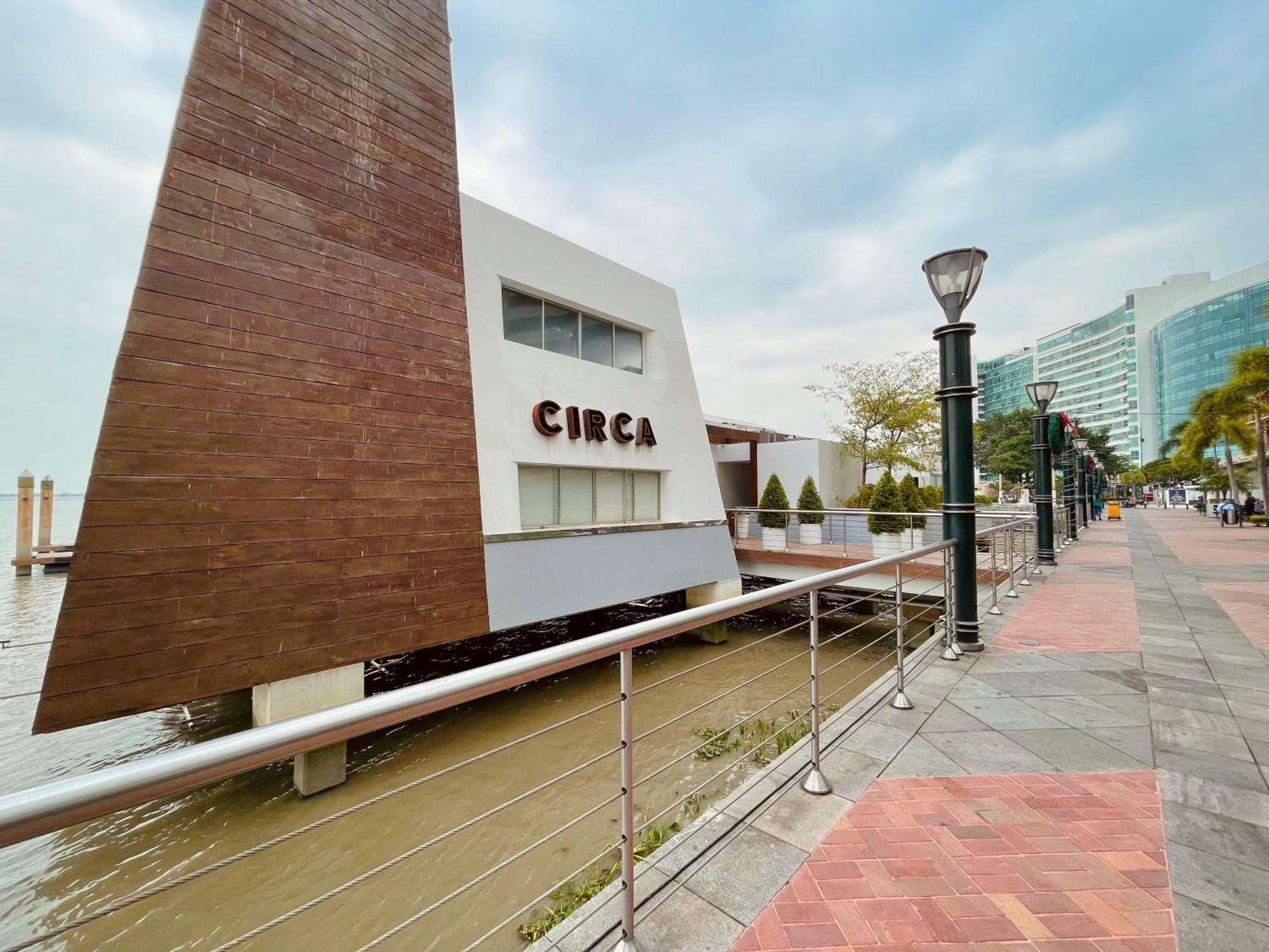 Suite Frente Al Rio En Puerto Santa Ana Riverfront جواياكيل المظهر الخارجي الصورة