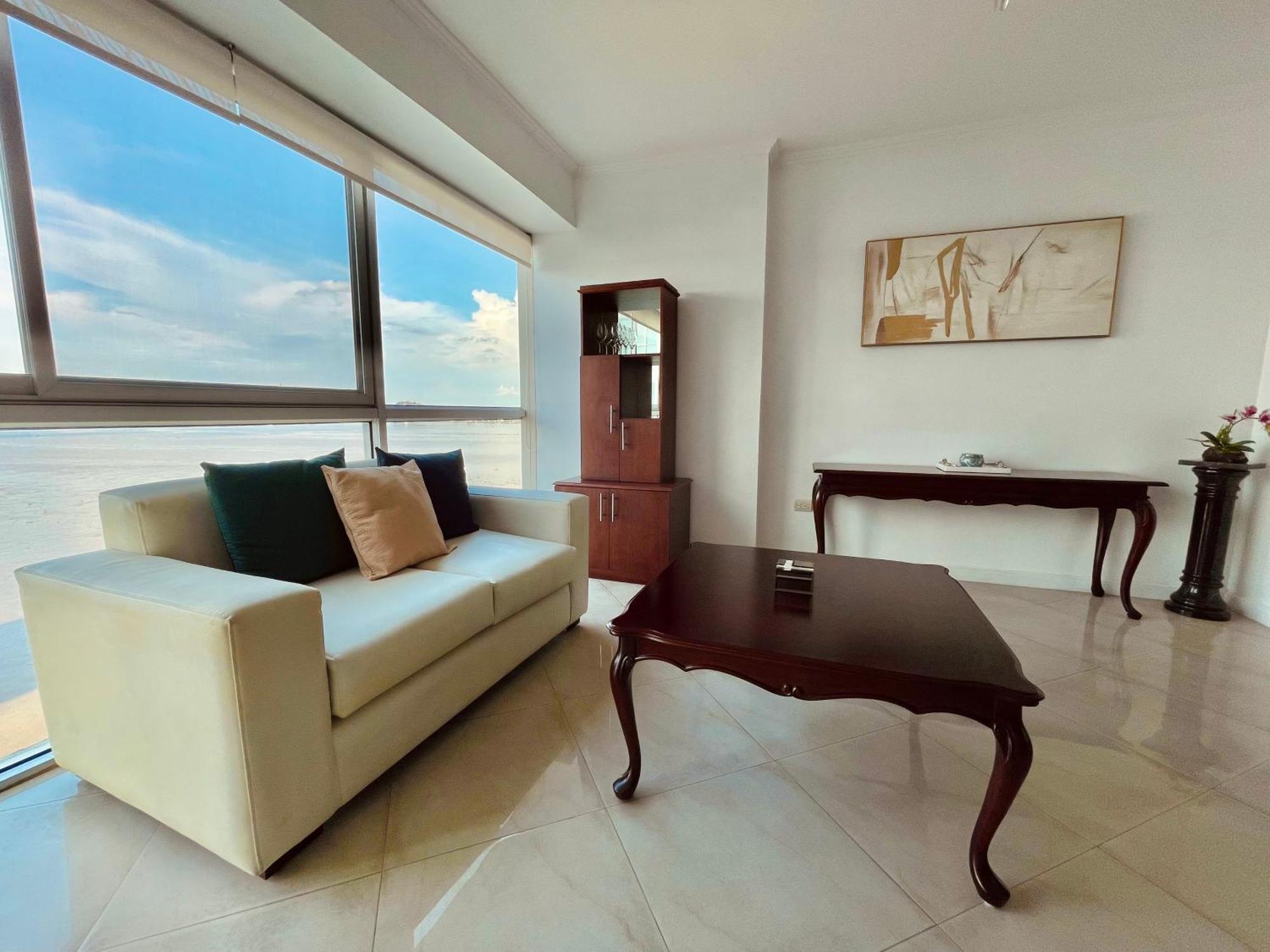 Suite Frente Al Rio En Puerto Santa Ana Riverfront جواياكيل المظهر الخارجي الصورة