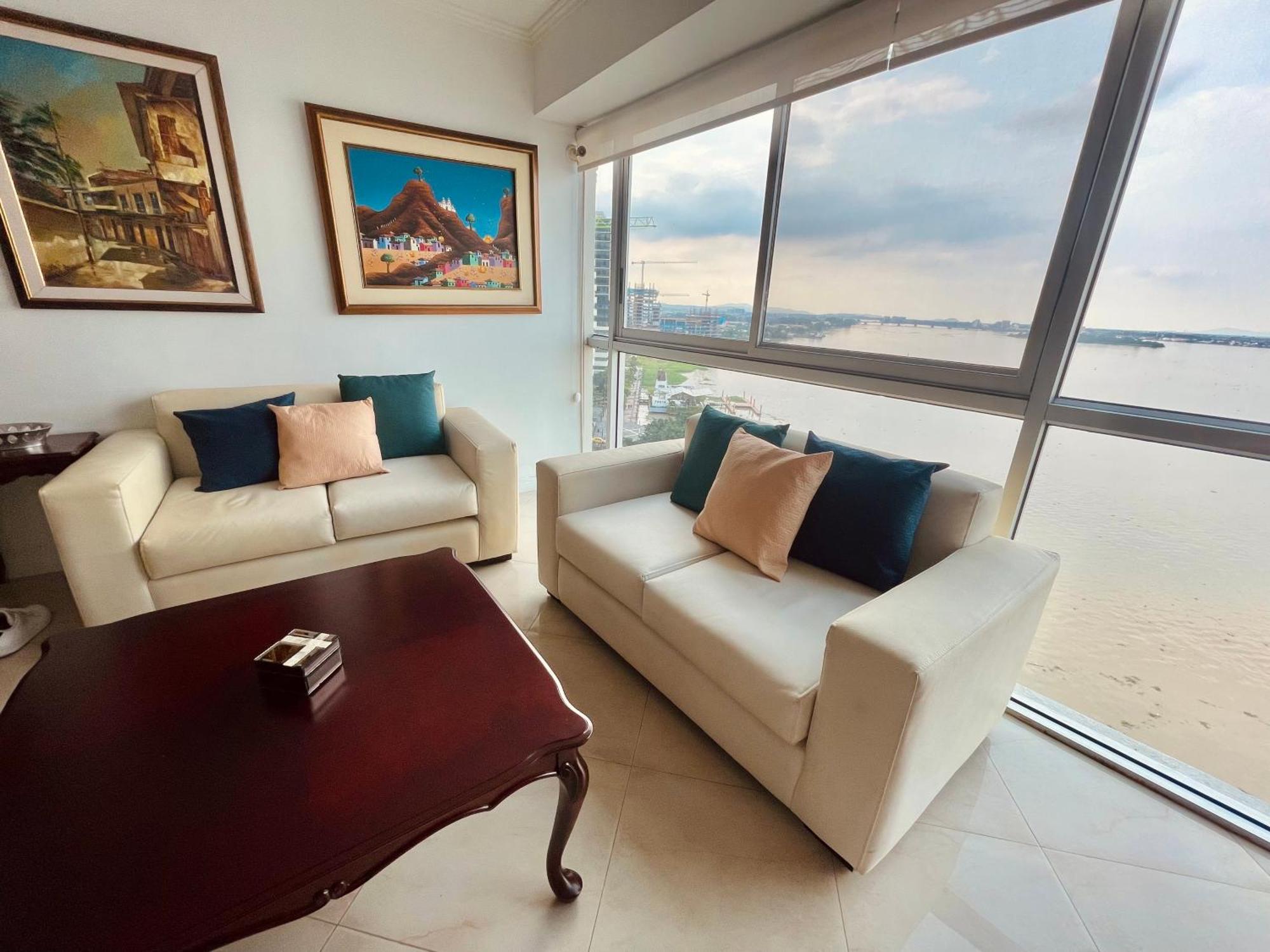 Suite Frente Al Rio En Puerto Santa Ana Riverfront جواياكيل المظهر الخارجي الصورة